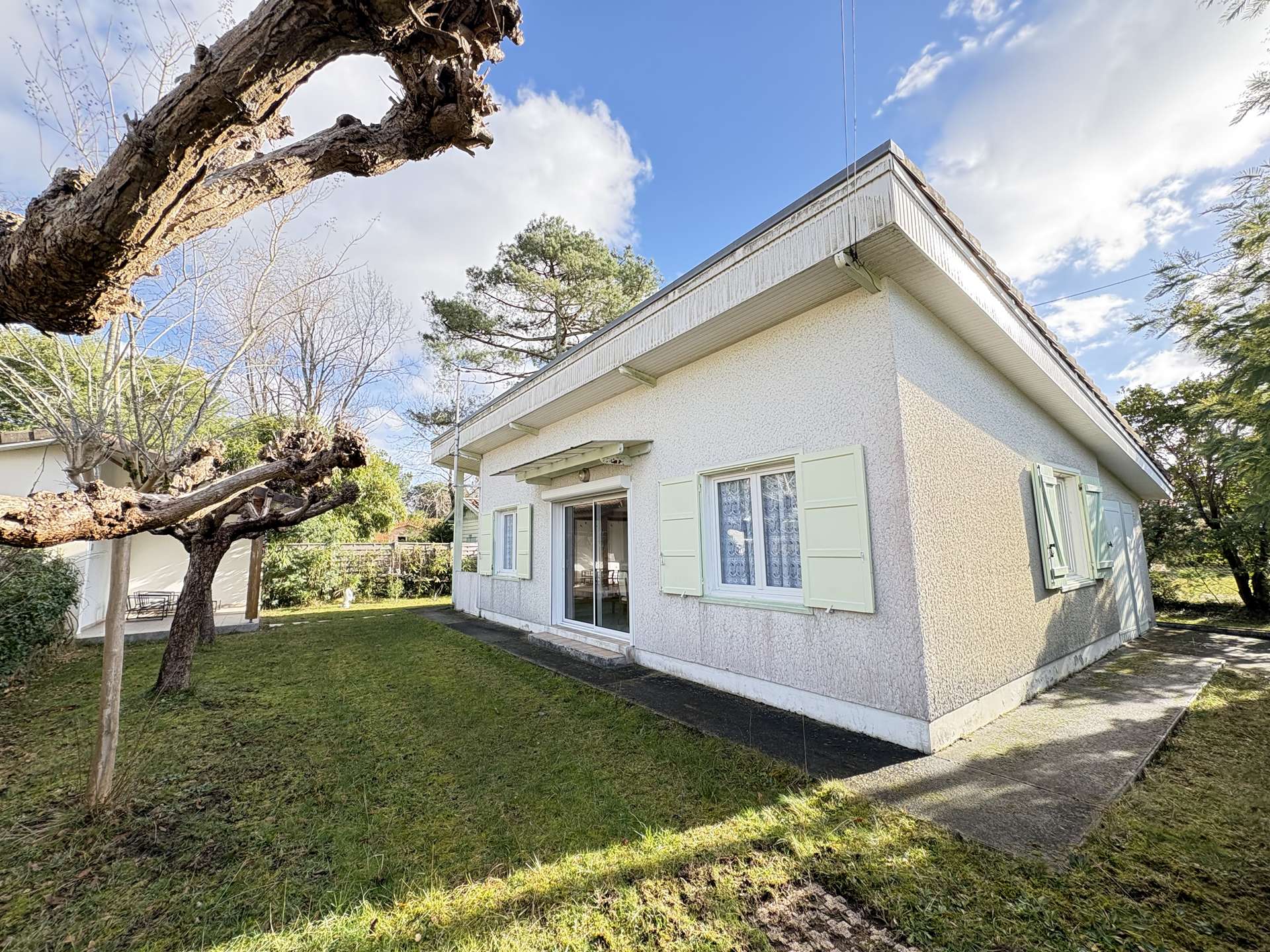 Agréable maison de vacances au bord du lac 100 Anguillons