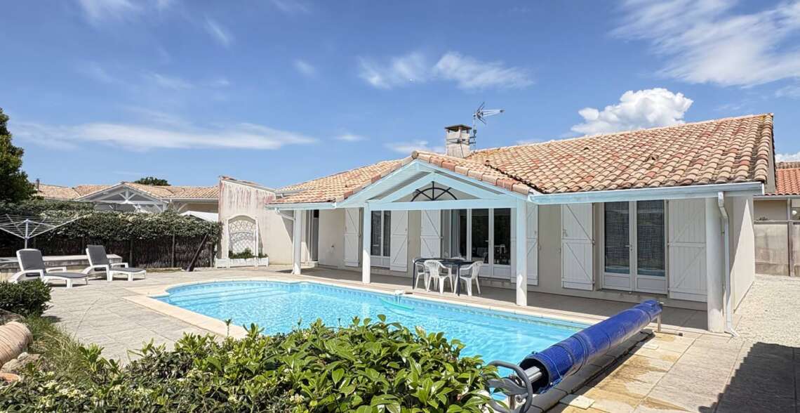 Élégante villa moderne piscine à deux pas de la plage