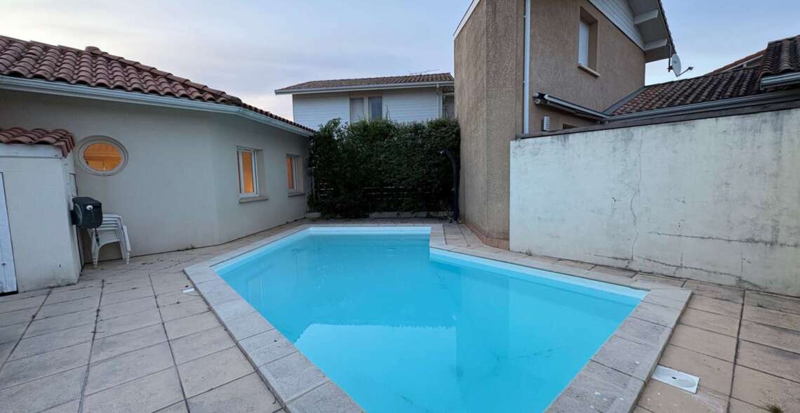 Charmante villa piscine à deux pas de la plage